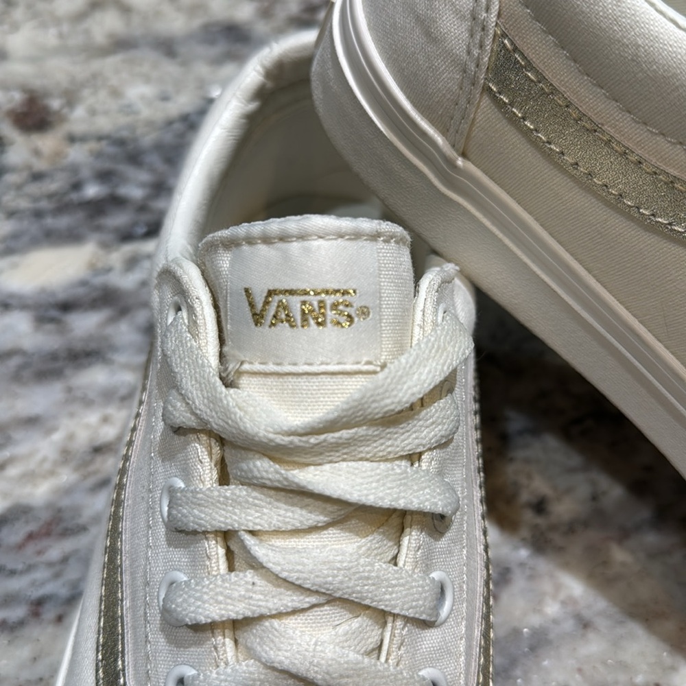 Vans Old School size 10 women’s shoes!  Cream and gold foil like NEW! - Picture 3 of 6